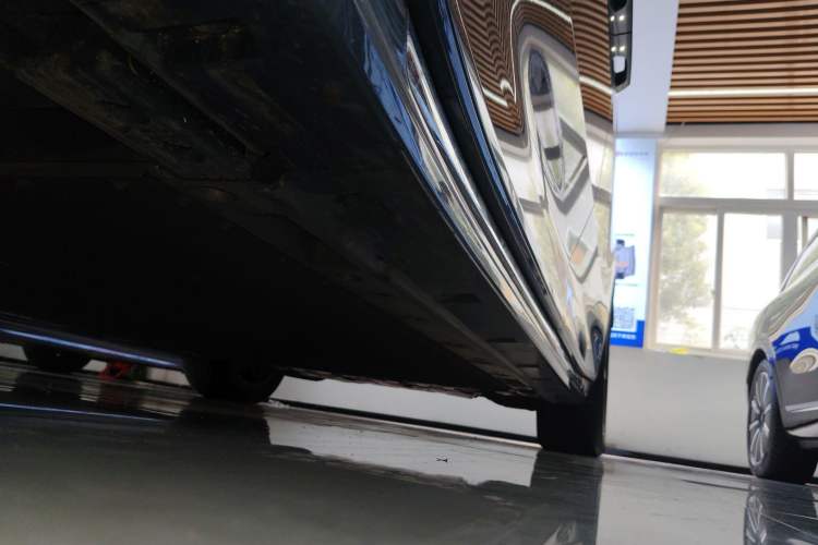 Used Zeekr 009 2024 Six-Seat Executive Version 4WD 108 kWh Left Side Sill
