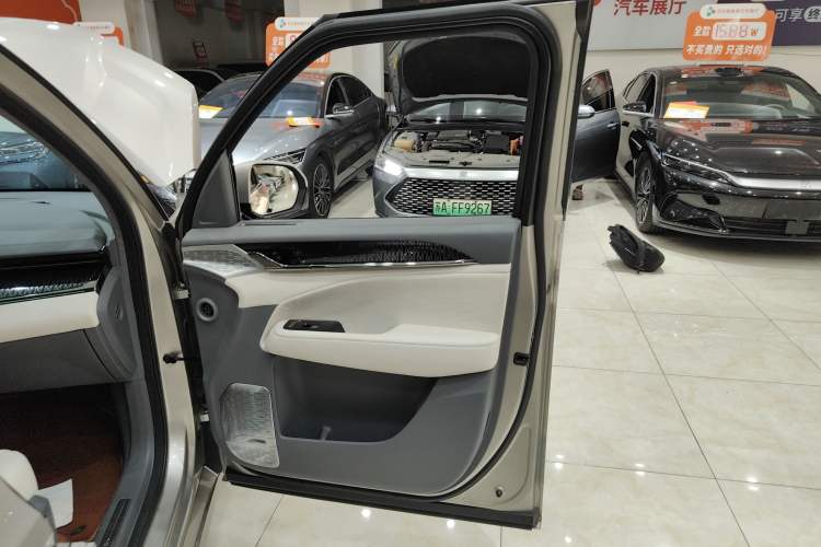 Used Zeekr 009 2022 ME Edition Right Front Door Interior