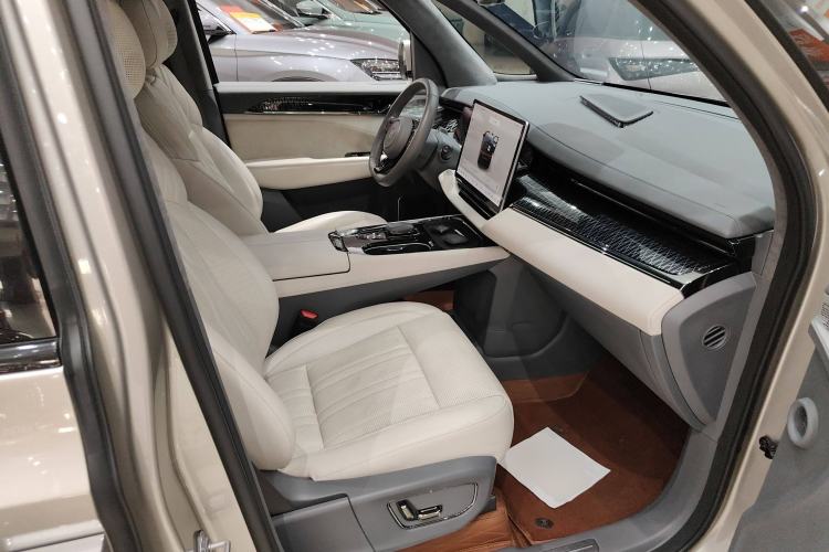 Used Zeekr 009 2022 ME Edition Right Front Seat