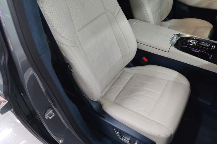 Used Zeekr 009 2024 Six-Seat Executive Version 4WD 108 kWh Right Front Seat