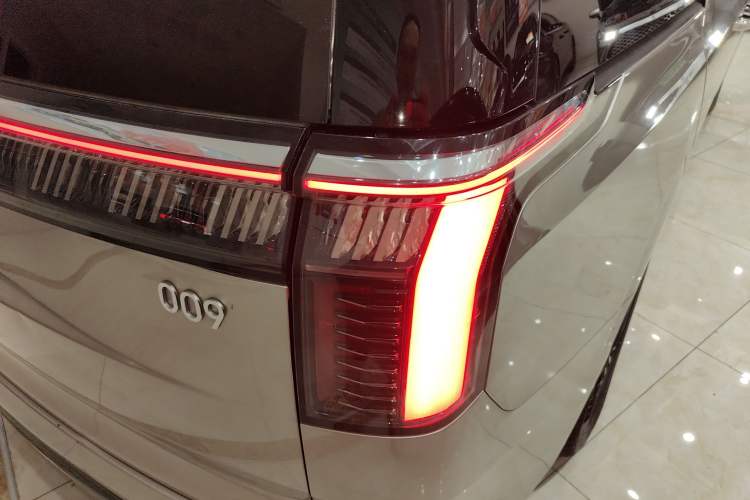 Used Zeekr 009 2022 ME Edition Right Rear Taillight