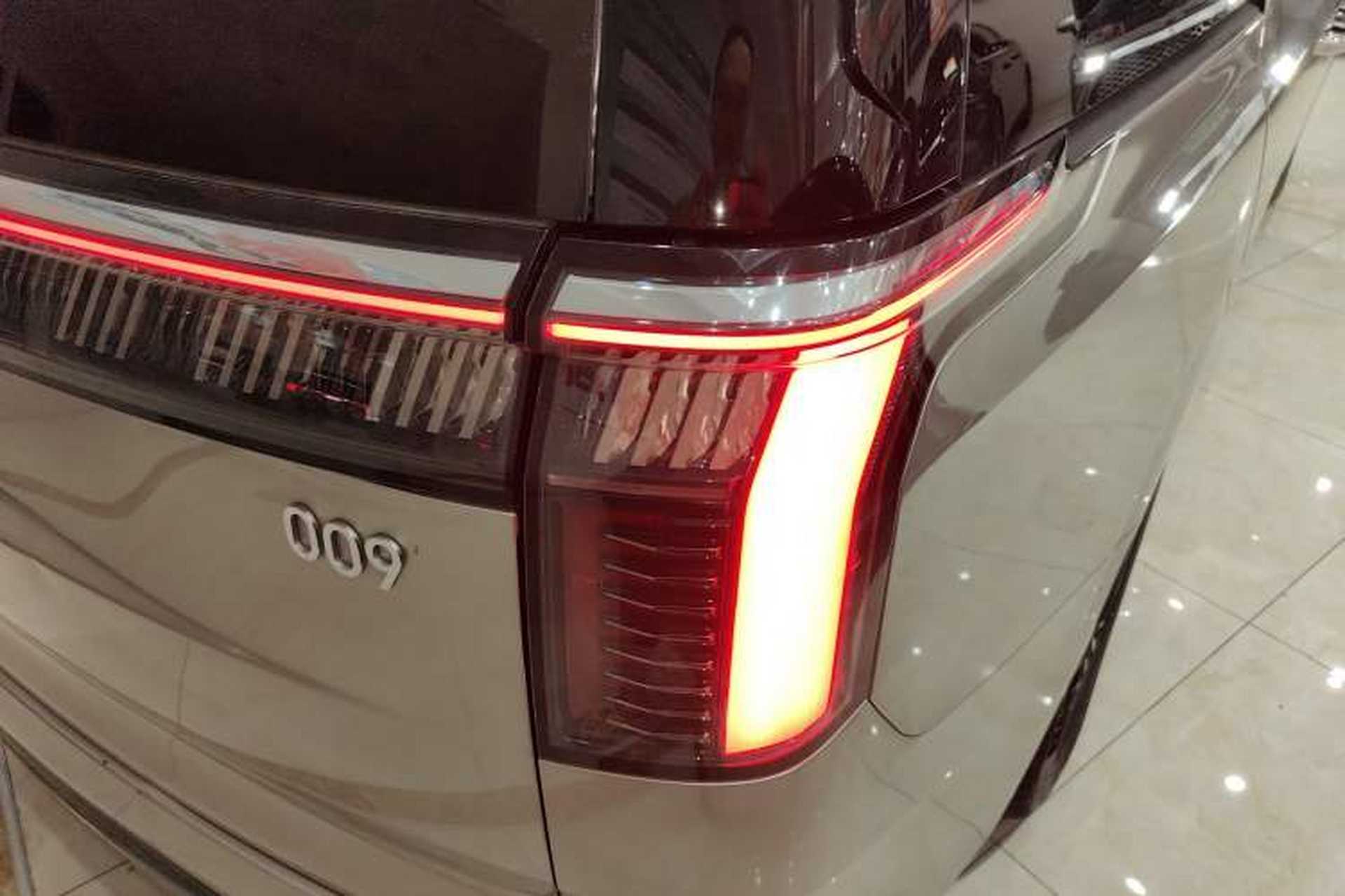 Used Zeekr 009 2022 ME Edition Right Rear Taillight