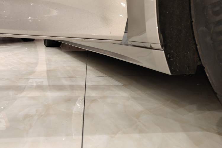 Used Zeekr 009 2022 ME Edition Right Side Sill