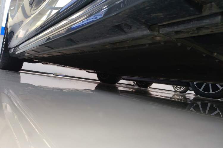 Used Zeekr 009 2024 Six-Seat Executive Version 4WD 108 kWh Right Side Sill
