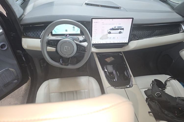 Used Zeekr 009 2022 Revised WE Version Center Console