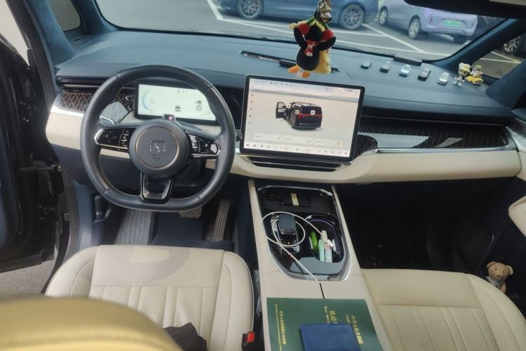 Used Zeekr 009 2022 WE Edition Center Console