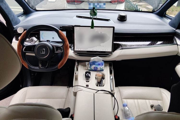 Used Zeekr 009 2022 WE Edition Center Console