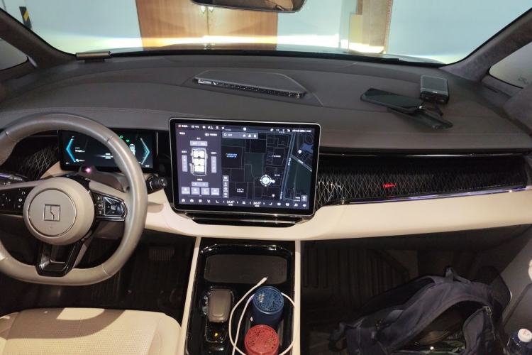 Used Zeekr 009 2022 WE Edition Center Console