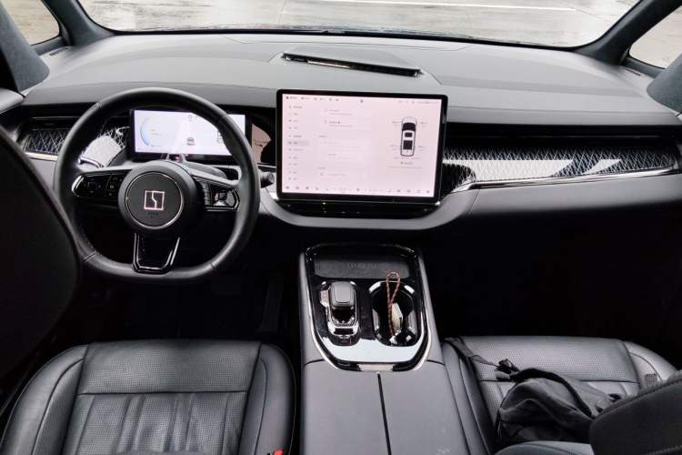 Used Zeekr 009 2022 WE Edition Center Console