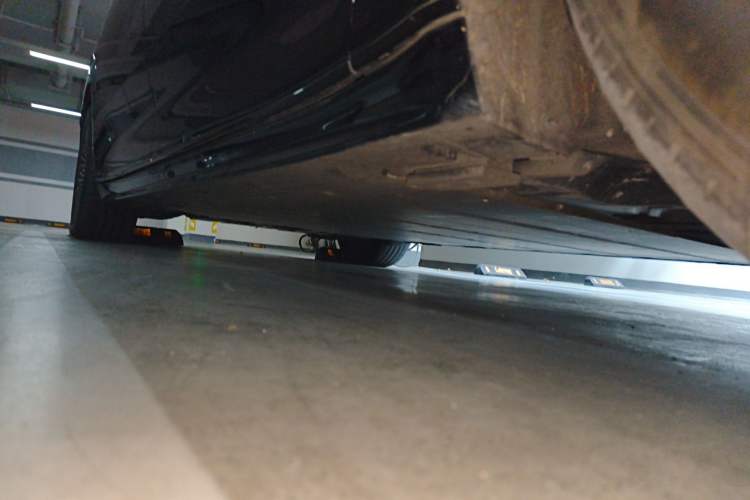 Used Zeekr 009 2022 WE Edition Chassis Front Right