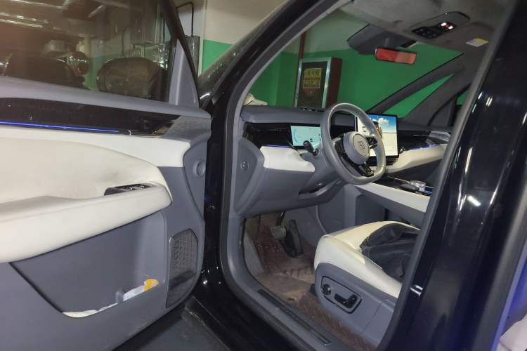 Used Zeekr 009 2022 Revised Model ME Edition Driver Seat