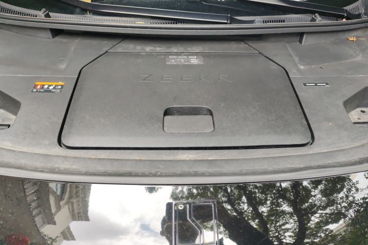 Used Zeekr 009 2022 WE Edition Engine Bay