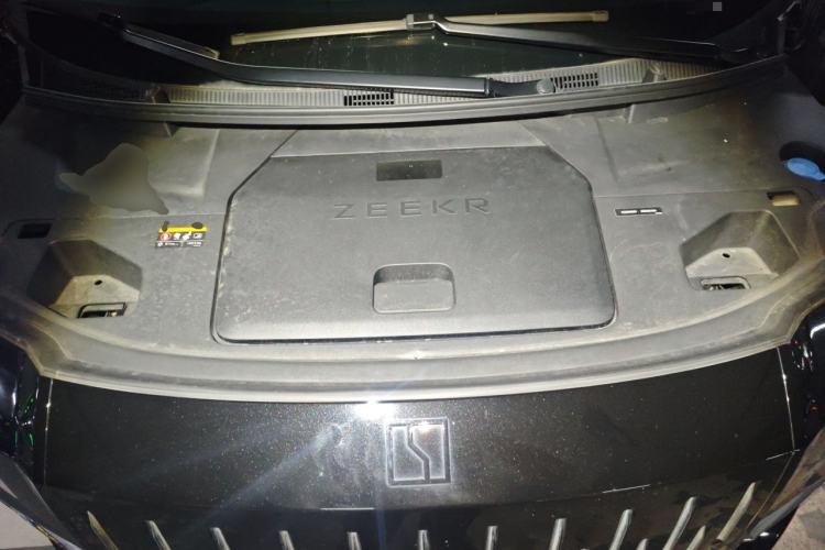 Used Zeekr 009 2022 WE Edition Engine Bay