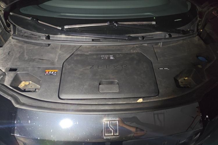 Used Zeekr 009 2022 WE Edition Engine Bay