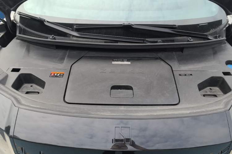 Used Zeekr 009 2022 WE Edition Engine Bay
