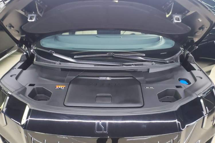 Used Zeekr 009 2022 WE Edition Engine Bay