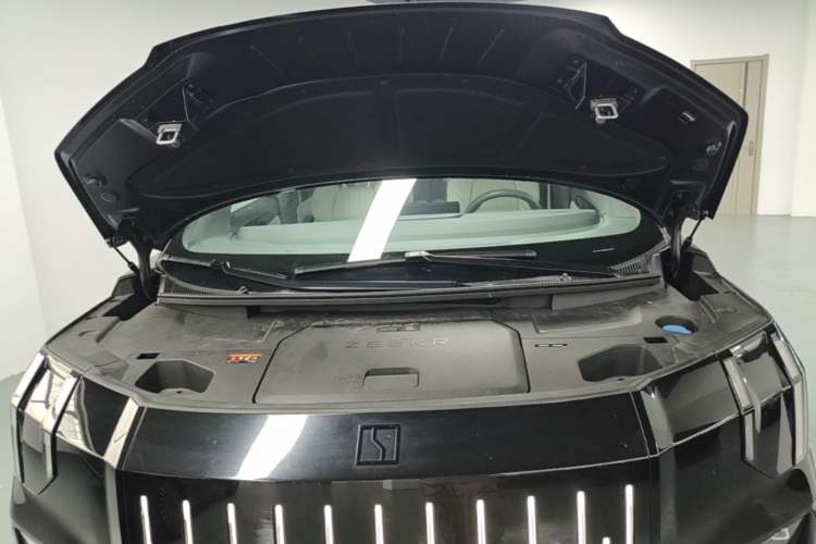 Used Zeekr 009 2022 Revised WE Version Engine Bay