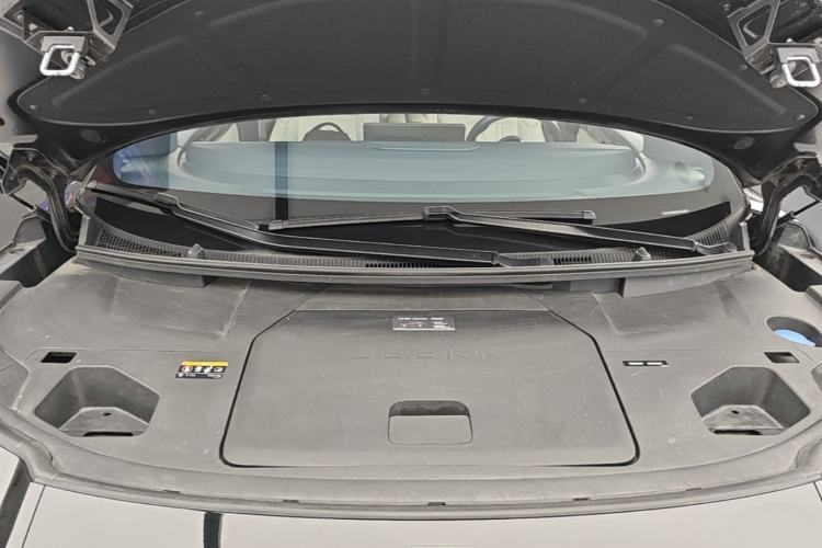 Used Zeekr 009 2022 WE Edition Engine Bay