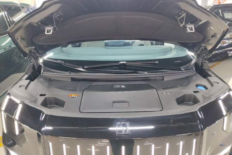 Used Zeekr 009 2022 Revised WE Version Engine Bay