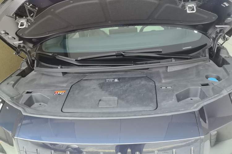 Used Zeekr 009 2022 WE Edition Engine Bay