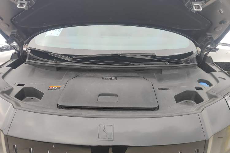 Used Zeekr 009 2022 WE Edition Engine Bay