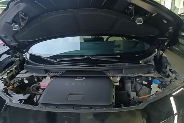 Used Zeekr 009 2022 WE Edition Engine Bay