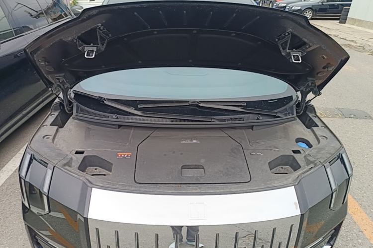 Used Zeekr 009 2022 WE Edition Engine Bay