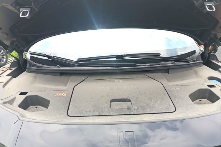 Used Zeekr 009 2022 WE Edition Engine Bay