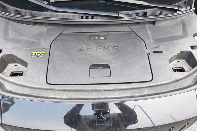 Used Zeekr 009 2022 WE Edition Engine Bay