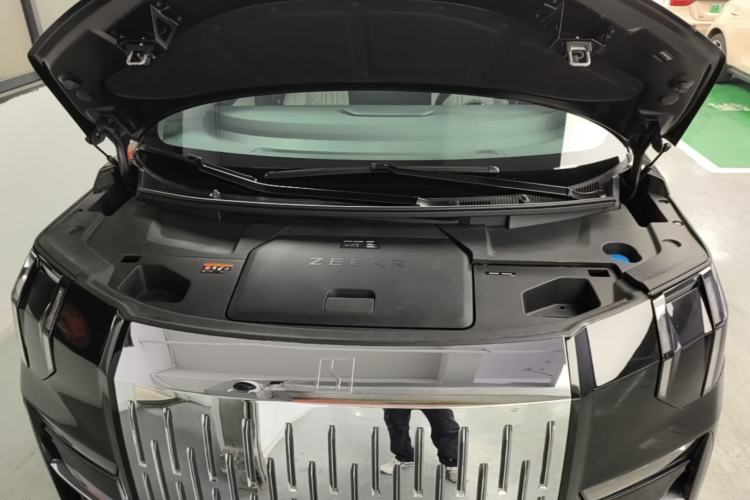 Used Zeekr 009 2022 WE Edition Engine Bay