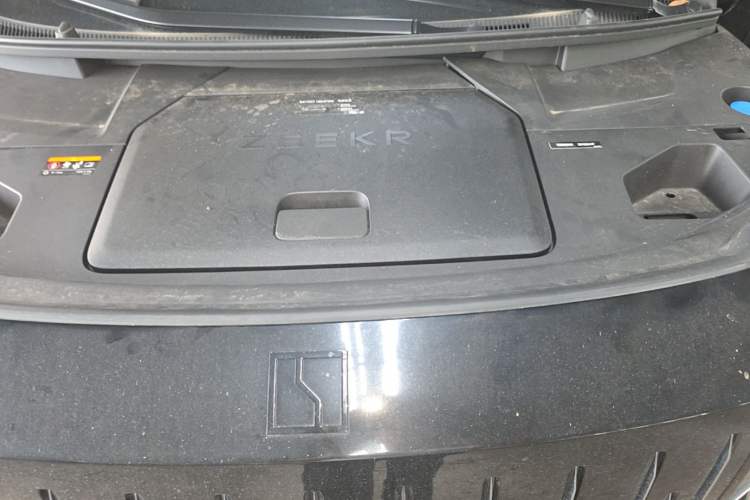 Used Zeekr 009 2022 Revised WE Version Engine Bay