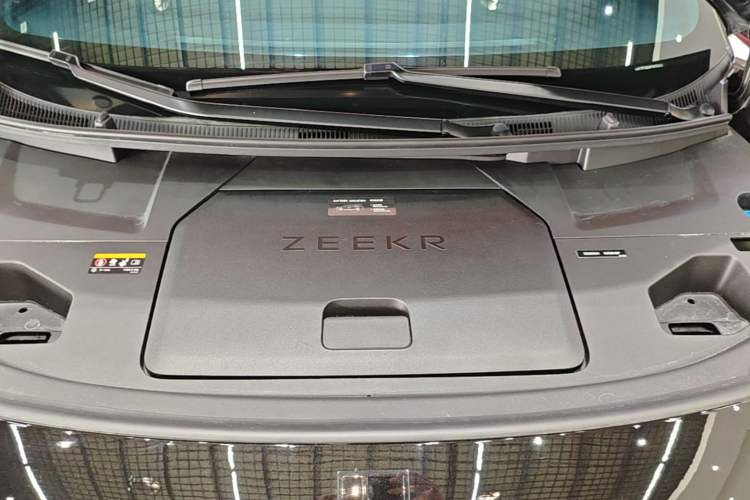 Used Zeekr 009 2022 WE Edition Engine Bay