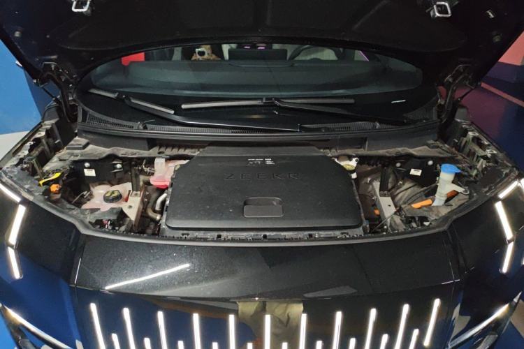 Used Zeekr 009 2022 WE Edition Engine Bay