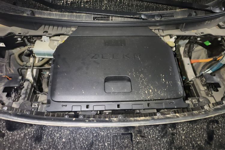 Used Zeekr 009 2022 Revised Model ME Edition Engine Bay