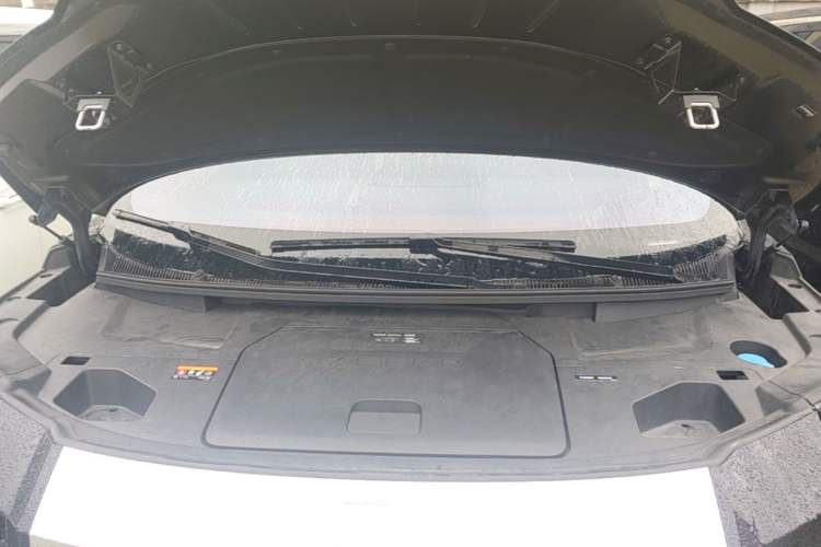 Used Zeekr 009 2022 WE Edition Engine Bay