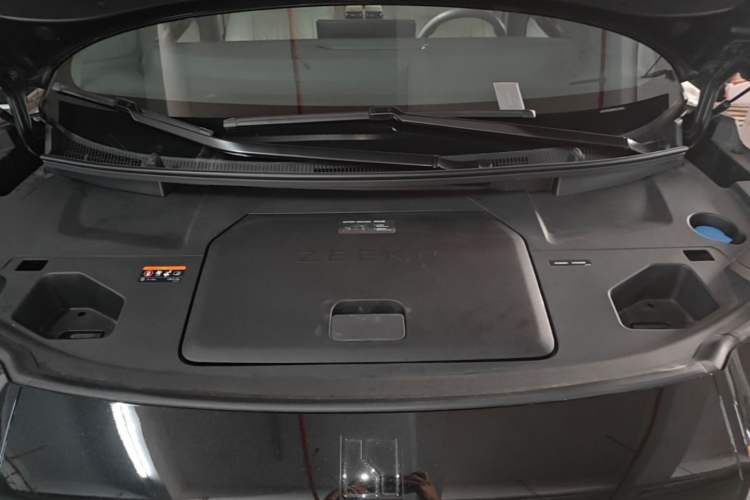 Used Zeekr 009 2022 WE Edition Engine Bay