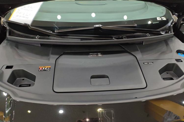 Used Zeekr 009 2022 WE Edition Engine Bay