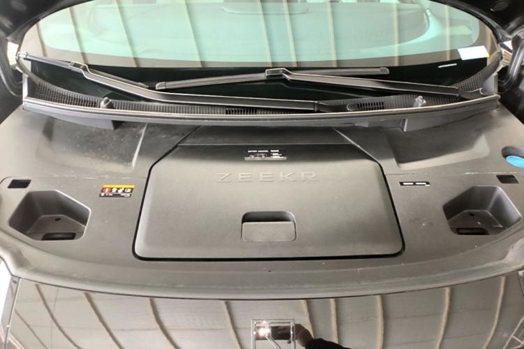 Used Zeekr 009 2022 WE Edition Engine Bay
