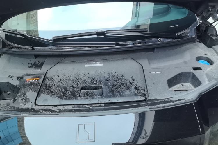 Used Zeekr 009 2022 WE Edition Engine Bay