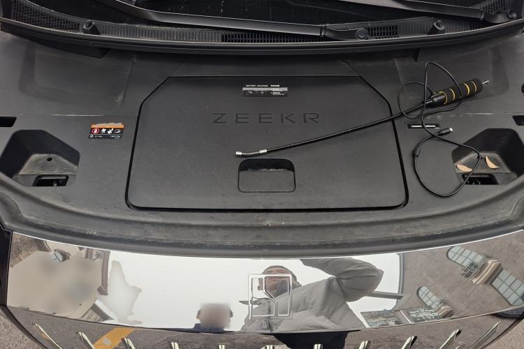 Used Zeekr 009 2022 WE Edition Engine Bay