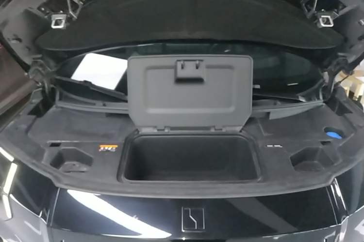 Used Zeekr 009 2022 Revised WE Version Engine Bay