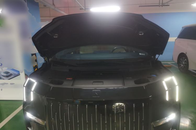 Used Zeekr 009 2022 Revised WE Version Engine Bay