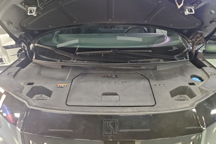 Used Zeekr 009 2022 WE Edition Engine Bay