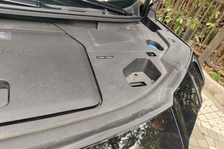 Used Zeekr 009 2022 WE Edition Engine Bay Left