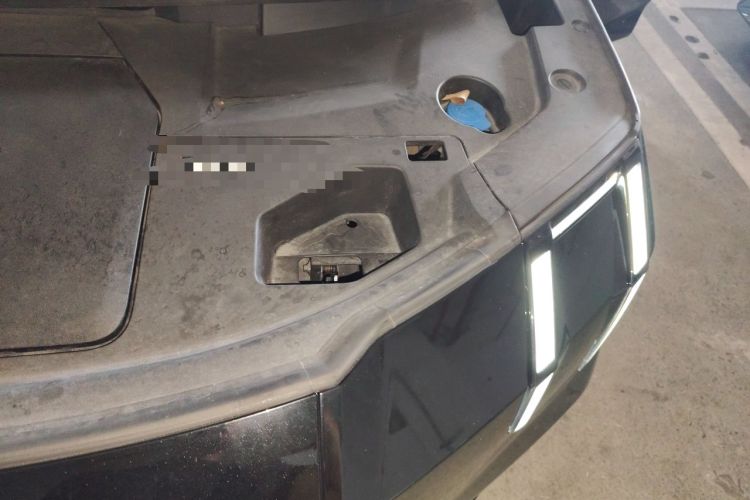 Used Zeekr 009 2022 WE Edition Engine Bay Left