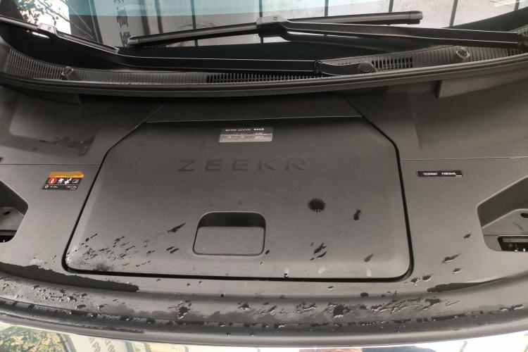Used Zeekr 009 2022 WE Edition Engine Bay