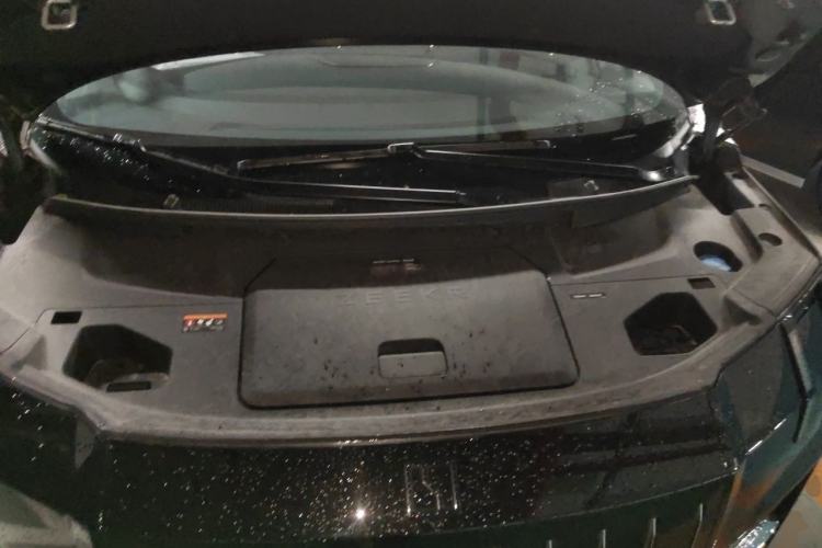 Used Zeekr 009 2022 WE Edition Engine Bay