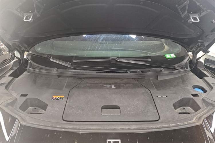 Used Zeekr 009 2022 WE Edition Engine Bay