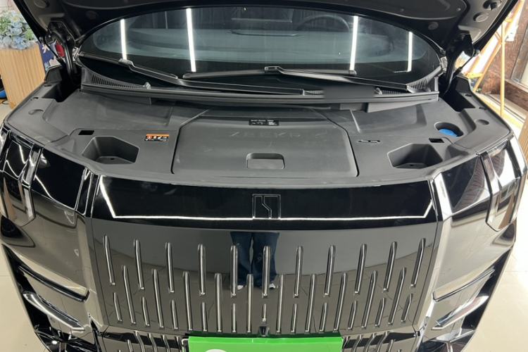 Used Zeekr 009 2022 WE Edition Engine Bay
