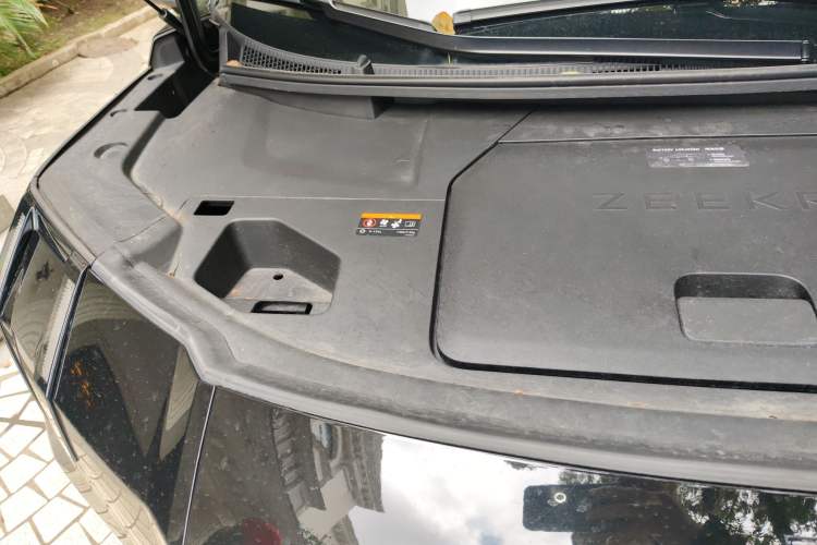 Used Zeekr 009 2022 WE Edition Engine Bay Right